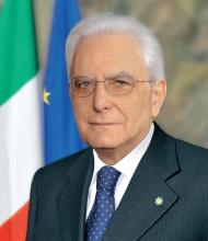 Sergio Mattarella Presidente della Repubblica (Di Presidenza della Repubblica Italiana - Attribution https://commons.wikimedia.org/w/index.php?curid=38730418)